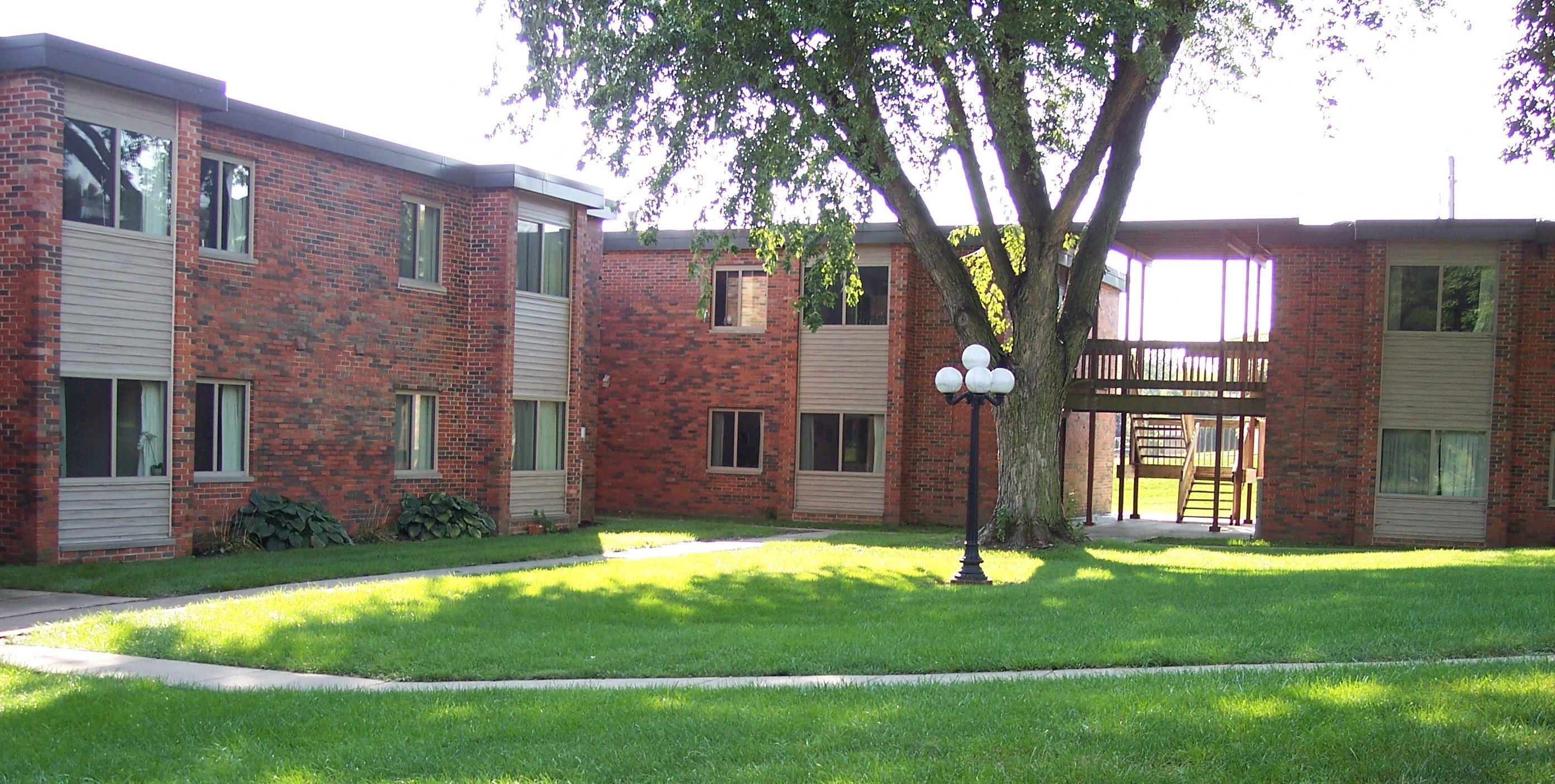 Apartments in Iowa City Emerald Court
